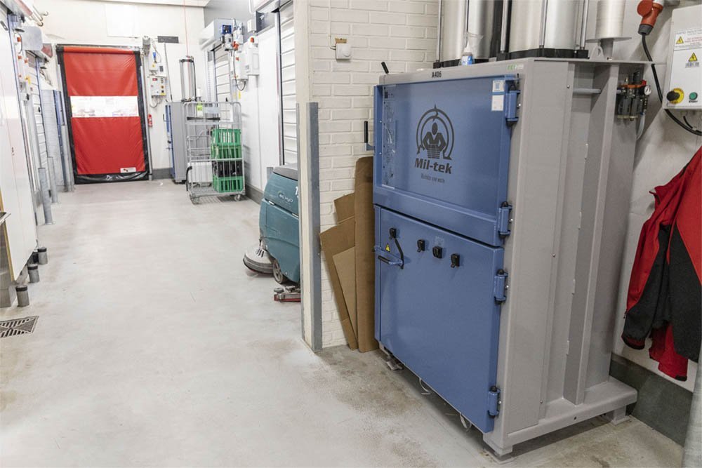 a406-cardboard-and-plastic-baler-gallery-01